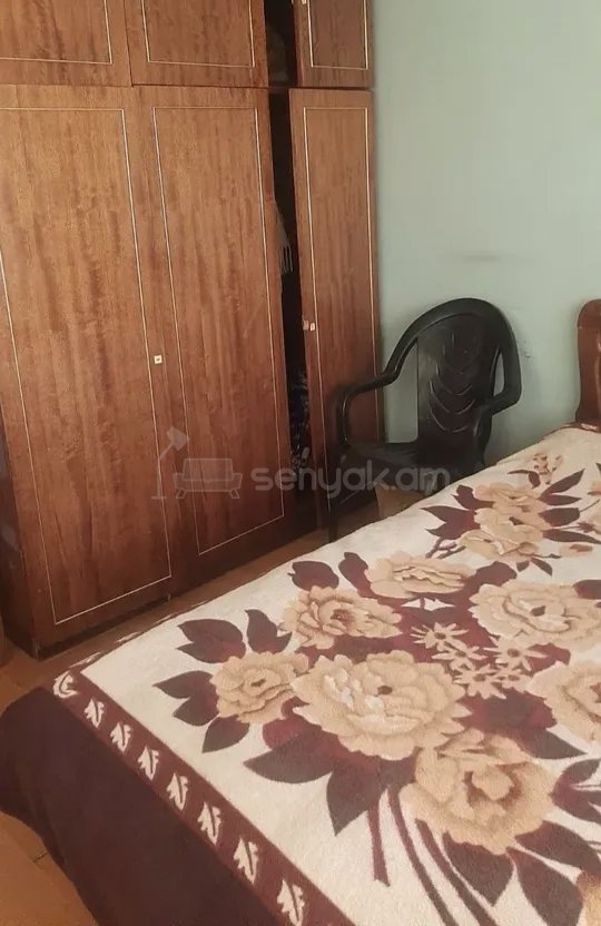 3 Սենյականոց Բնակարան Քարե Շենքում, 72քմ, 3/4 հարկ, Նորմալ Վիճակում, Կահավորված, Արևկող