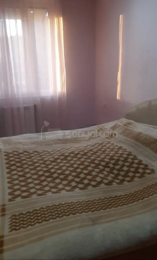 3 Սենյականոց Բնակարան Քարե Շենքում, 72քմ, 3/4 հարկ, Նորմալ Վիճակում, Կահավորված, Արևկող