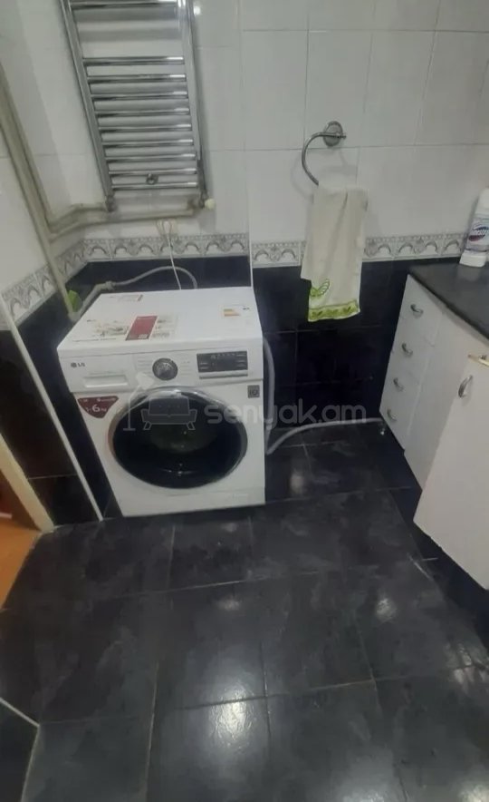 3 Սենյականոց Բնակարան Քարե Շենքում, 72քմ, 3/4 հարկ, Նորմալ Վիճակում, Կահավորված, Արևկող