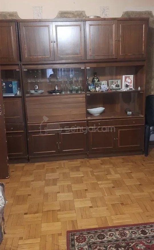 3 Սենյականոց Բնակարան Քարե Շենքում, 72քմ, 3/4 հարկ, Նորմալ Վիճակում, Կահավորված, Արևկող