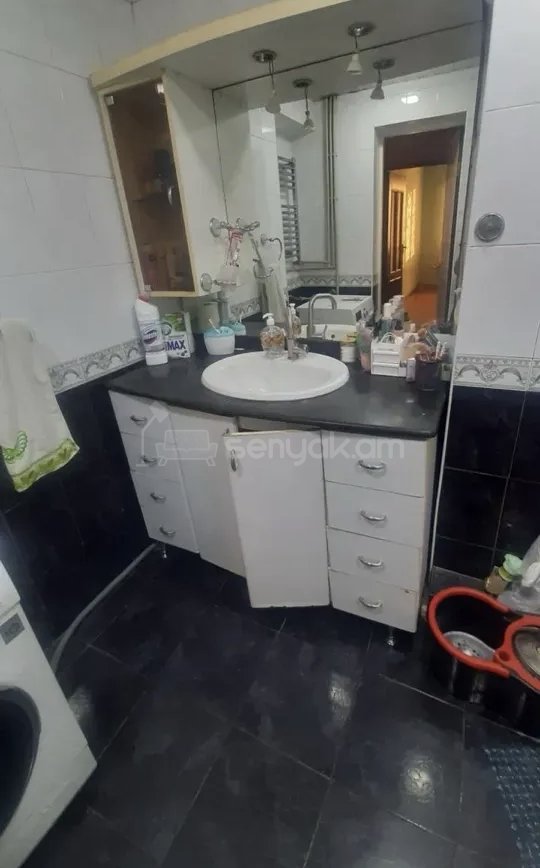 3 Սենյականոց Բնակարան Քարե Շենքում, 72քմ, 3/4 հարկ, Նորմալ Վիճակում, Կահավորված, Արևկող