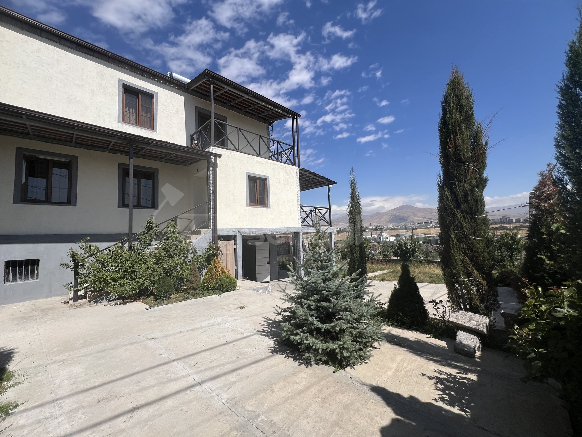 3 Սենյականոց Շքեղ Առանձնատուն, 233քմ, Լողավազանով, Ավտոտնակով