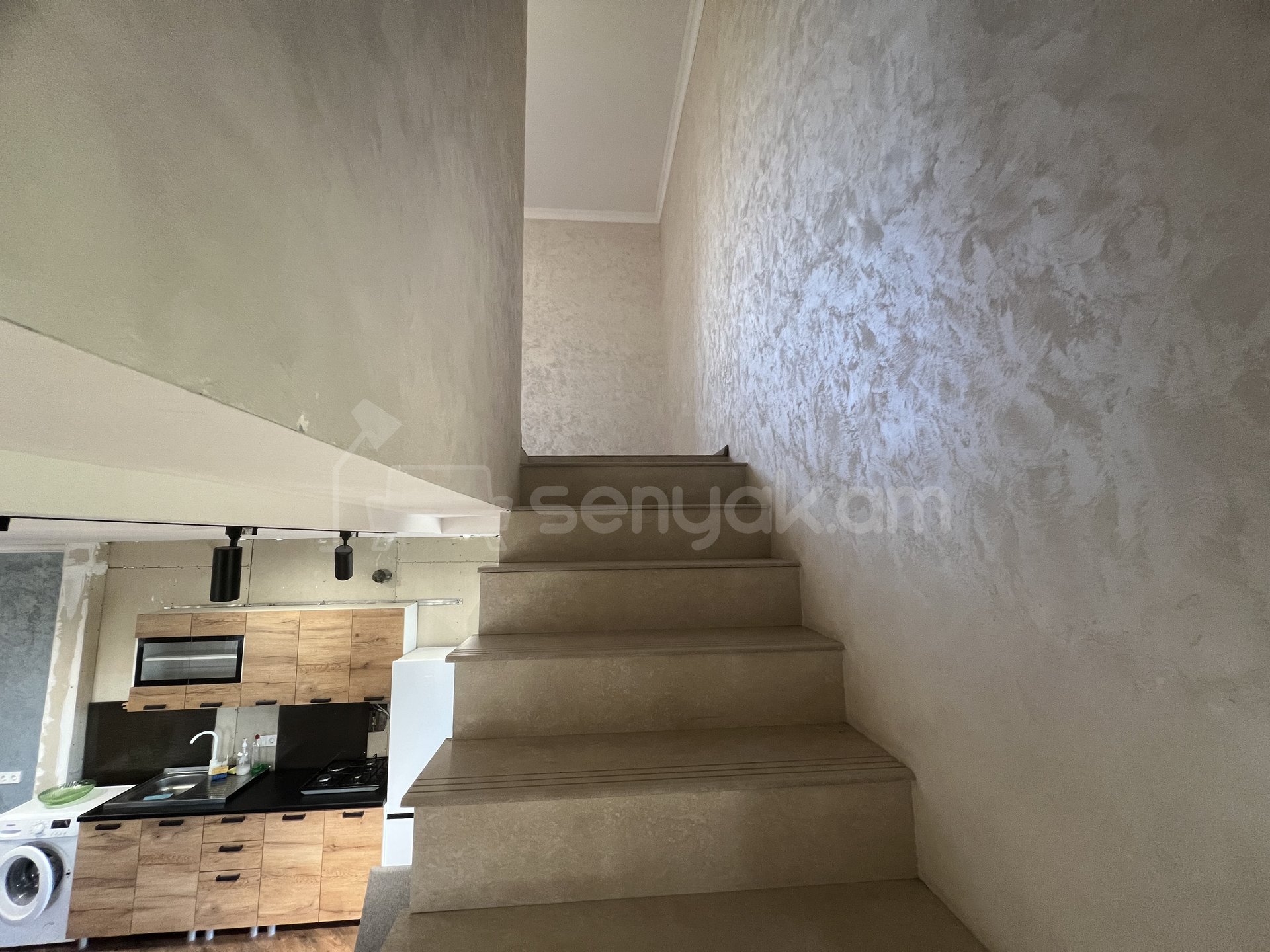 3 Սենյականոց Շքեղ Առանձնատուն, 233քմ, Կահավորված, Լողավազանով, Ավտոտնակով