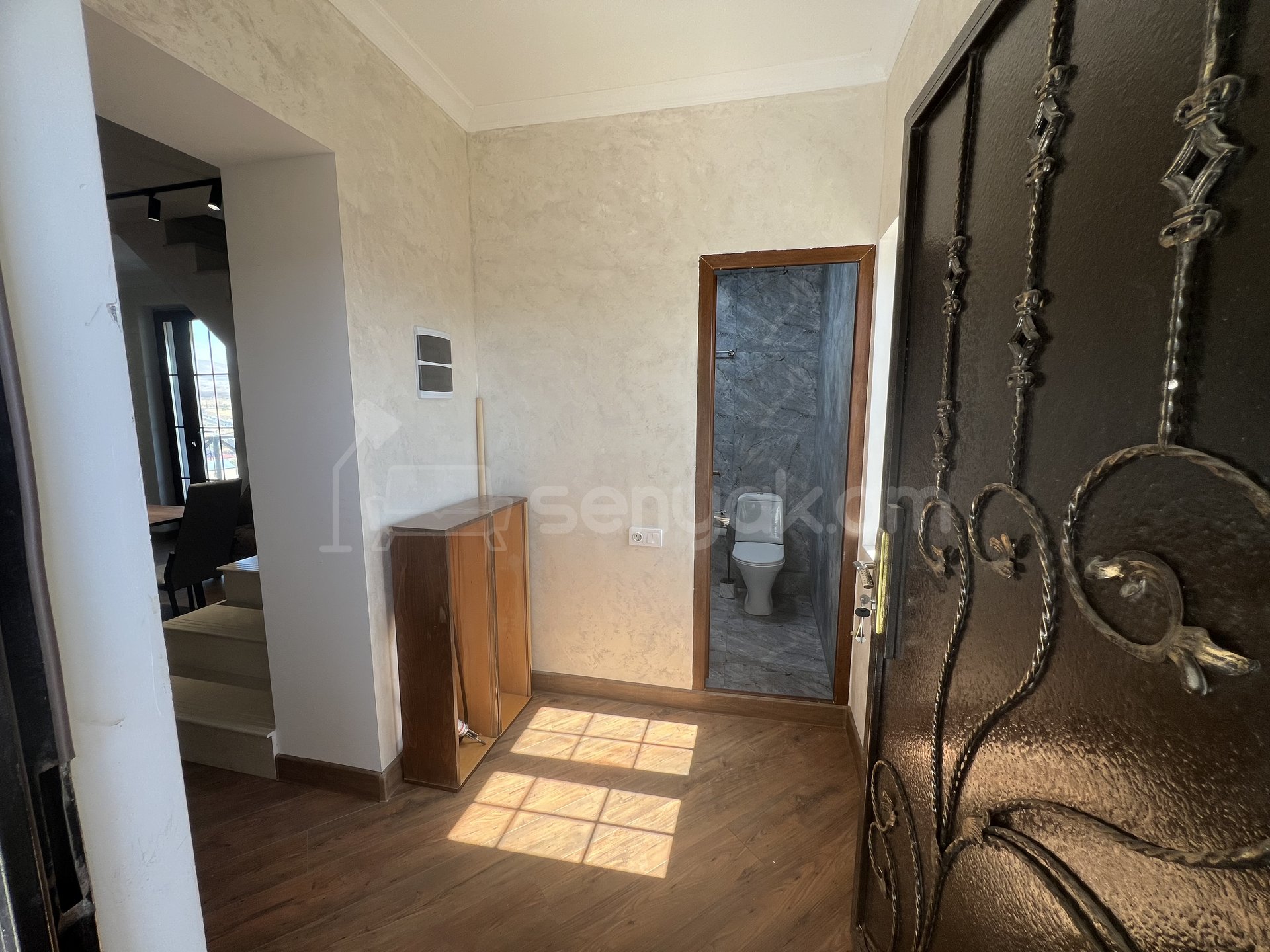 3 Սենյականոց Շքեղ Առանձնատուն, 233քմ, Կահավորված, Լողավազանով, Ավտոտնակով