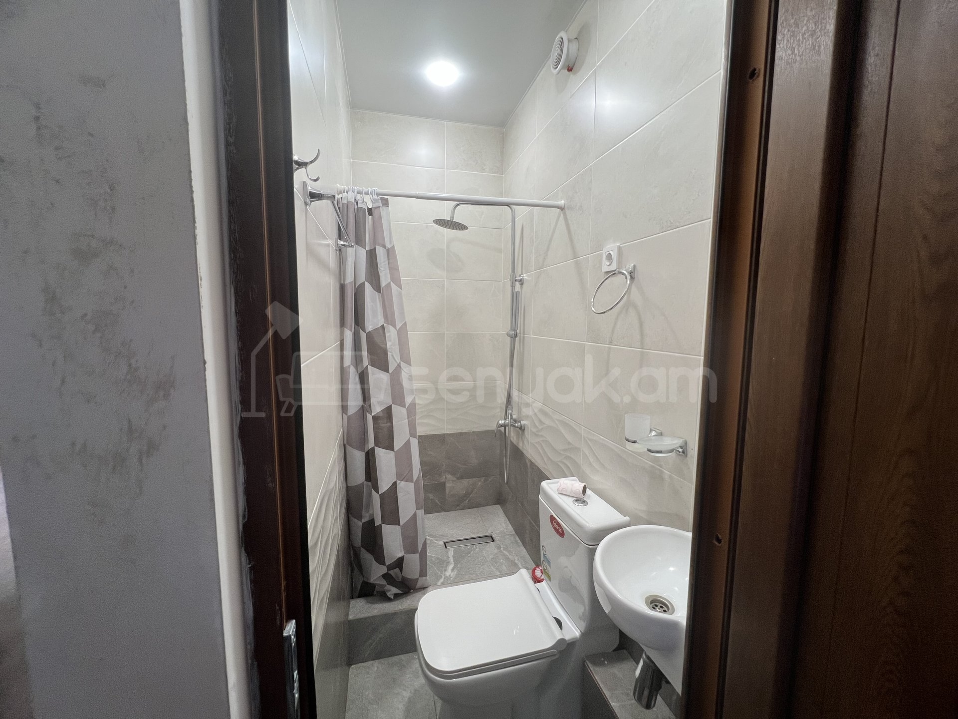 3 Սենյականոց Շքեղ Առանձնատուն, 233քմ, Կահավորված, Լողավազանով, Ավտոտնակով