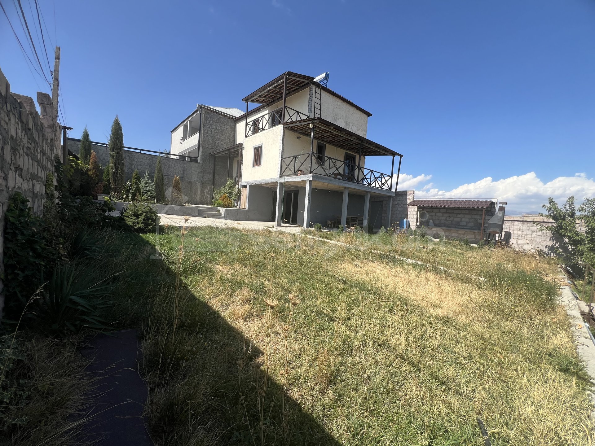 3 Սենյականոց Շքեղ Առանձնատուն, 233քմ, Կահավորված, Լողավազանով, Ավտոտնակով