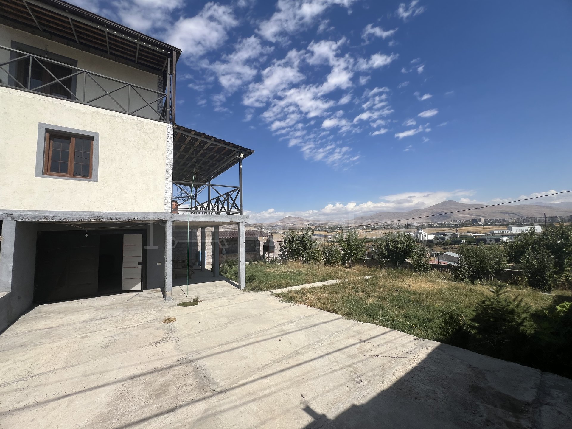 3 Սենյականոց Շքեղ Առանձնատուն, 233քմ, Կահավորված, Լողավազանով, Ավտոտնակով