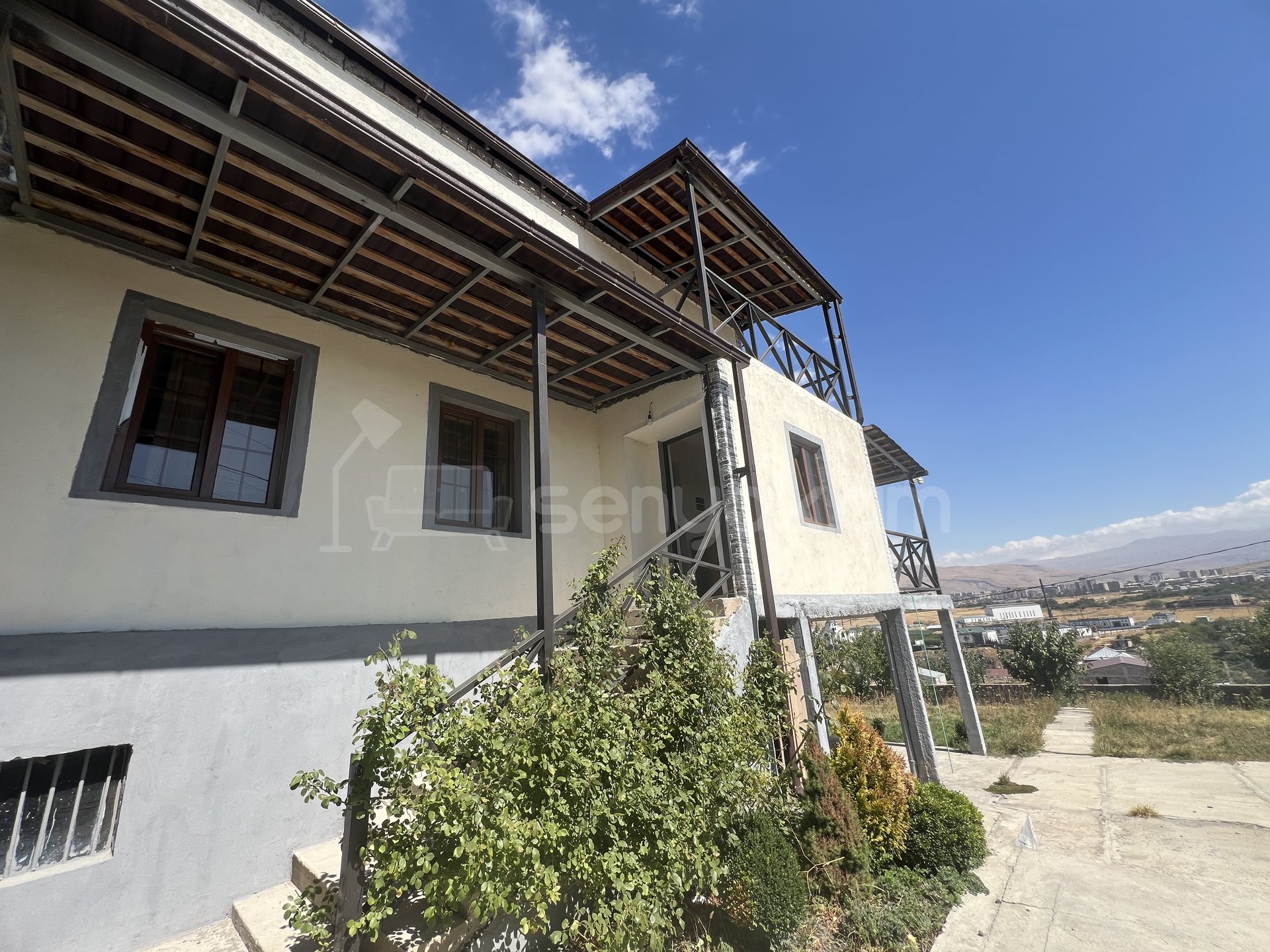3 Սենյականոց Շքեղ Առանձնատուն, 233քմ, Կահավորված, Լողավազանով, Ավտոտնակով