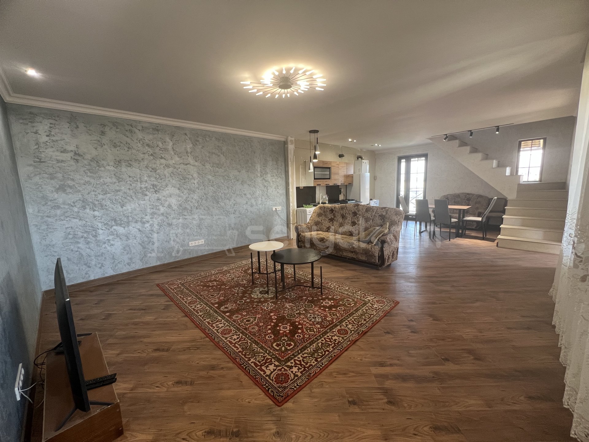 3 Սենյականոց Շքեղ Առանձնատուն, 233քմ, Կահավորված, Լողավազանով, Ավտոտնակով