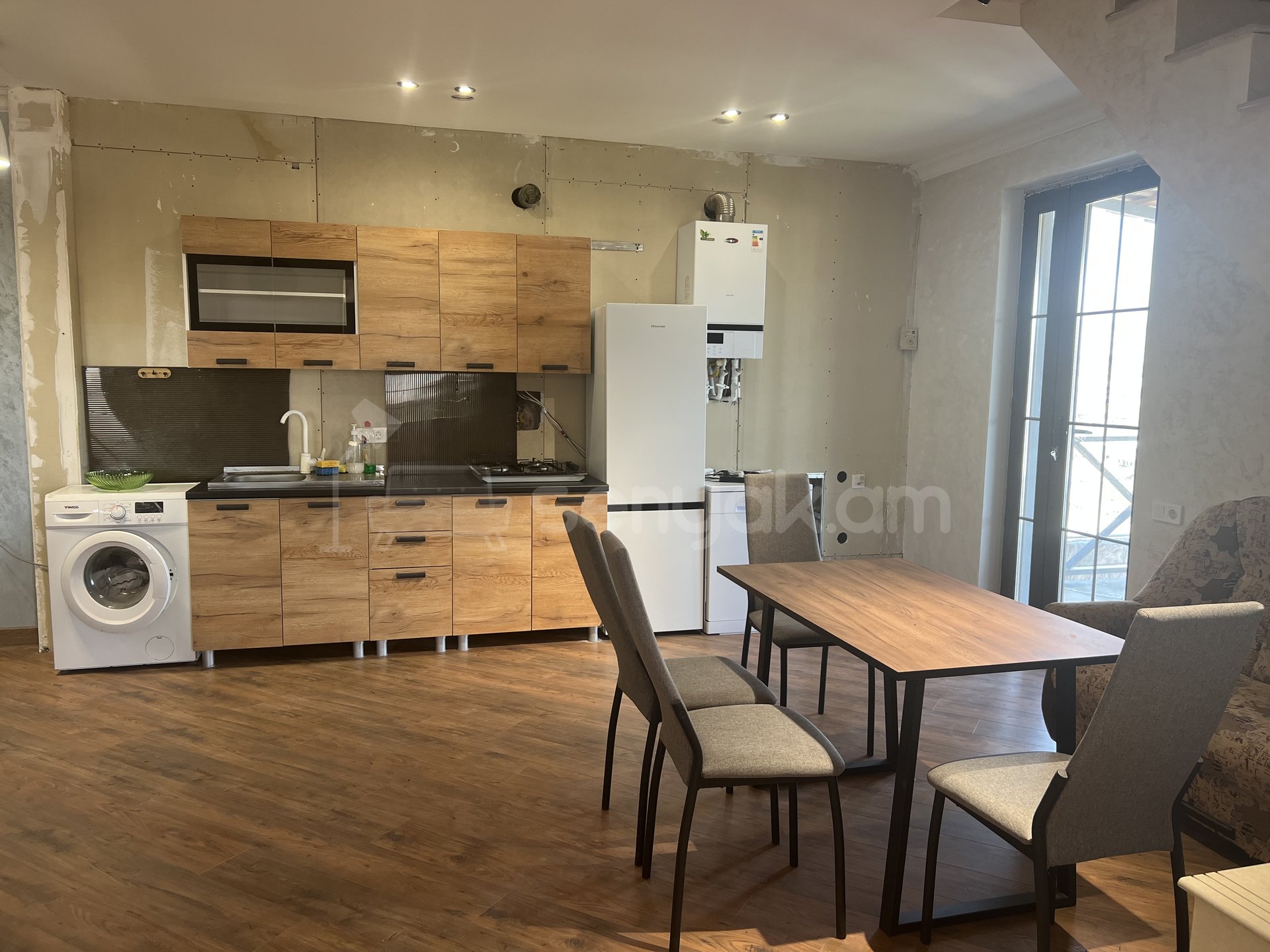 3 Սենյականոց Շքեղ Առանձնատուն, 233քմ, Կահավորված, Լողավազանով, Ավտոտնակով