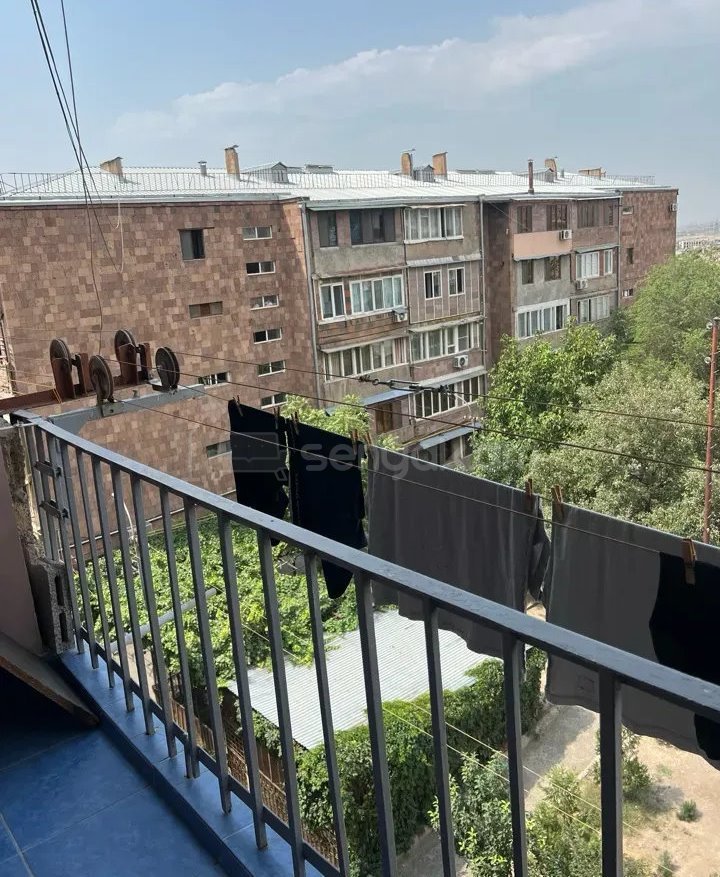 3 Սենյականոց Բնակարան Քարե Շենքում, 63քմ, 5/5 հարկ, Կոսմետիկ Վերանորոգված