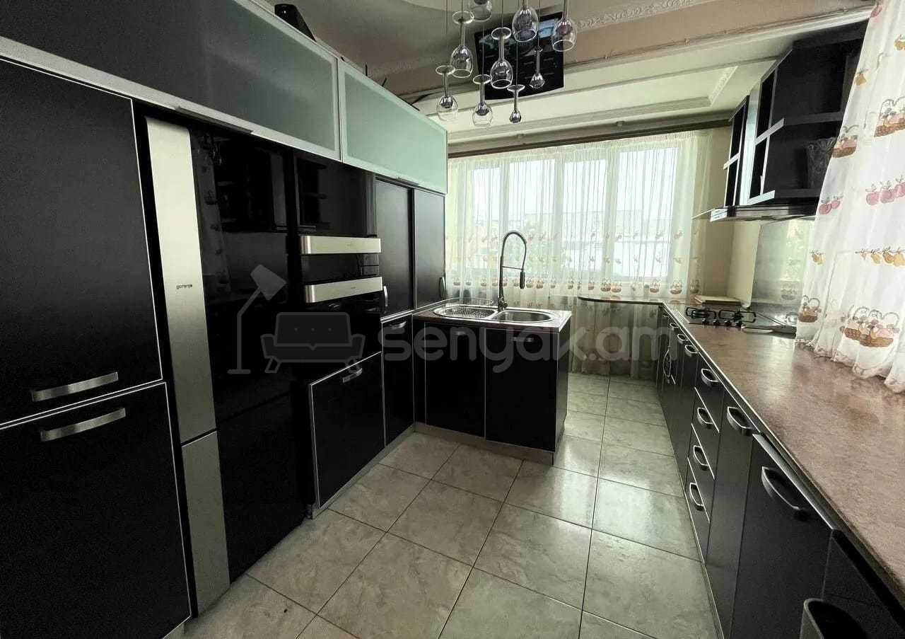 7 Սենյականոց Շքեղ Առանձնատուն, 300քմ, Լողավազանով