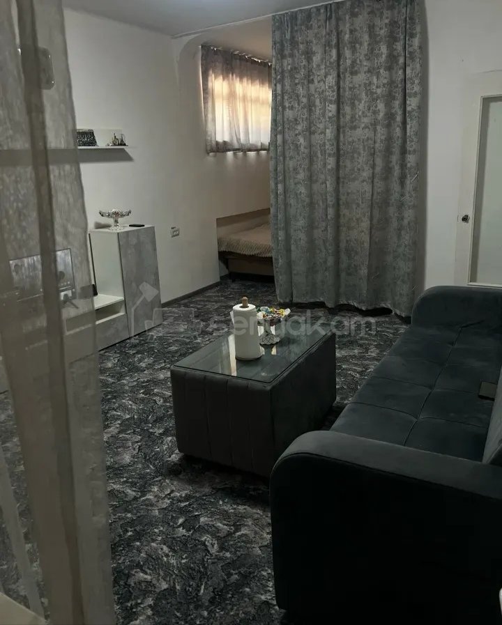 2 Սենյականոց Բնակարան Քարե Շենքում, 50քմ, 1/5 հարկ, Նորմալ Վիճակում, Կահավորված