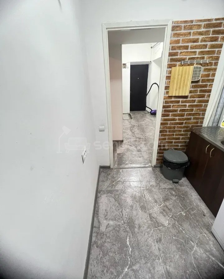 2 Սենյականոց Բնակարան Քարե Շենքում, 50քմ, 1/5 հարկ, Նորմալ Վիճակում, Կահավորված