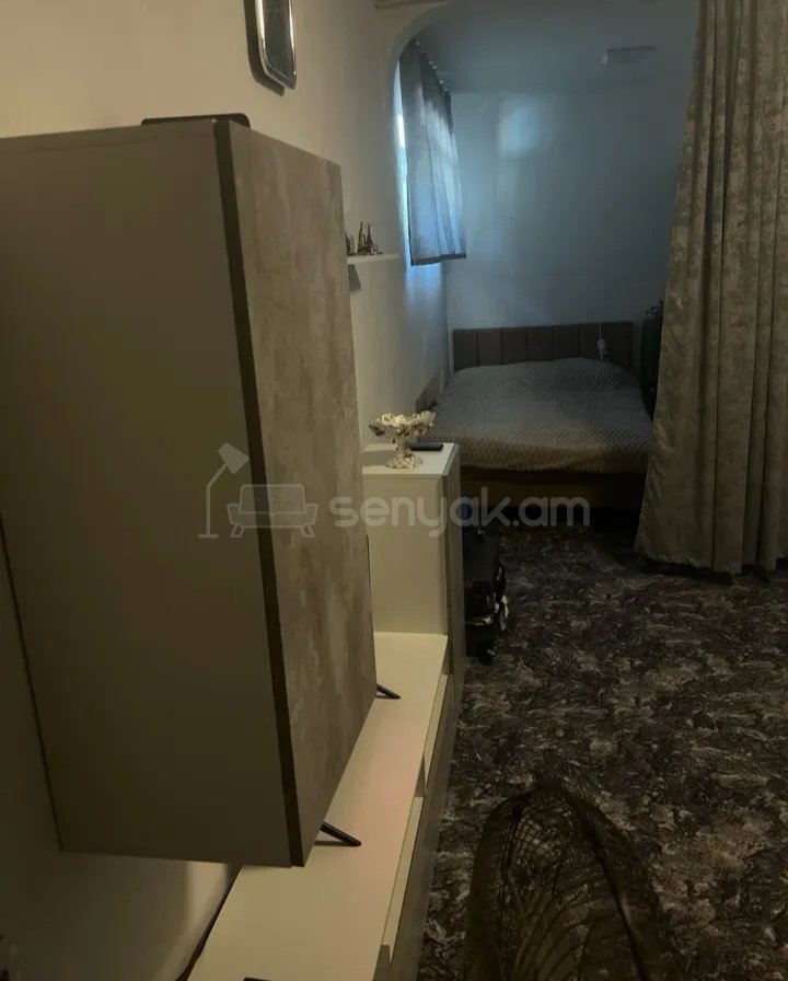 2 Սենյականոց Բնակարան Քարե Շենքում, 50քմ, 1/5 հարկ, Նորմալ Վիճակում, Կահավորված