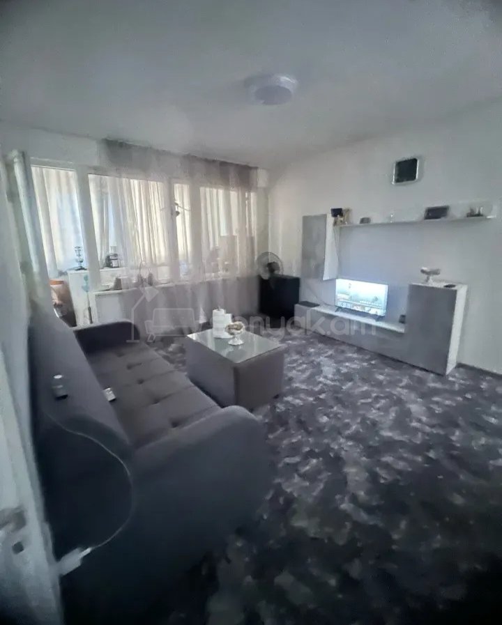 2 Սենյականոց Բնակարան Քարե Շենքում, 50քմ, 1/5 հարկ, Նորմալ Վիճակում, Կահավորված