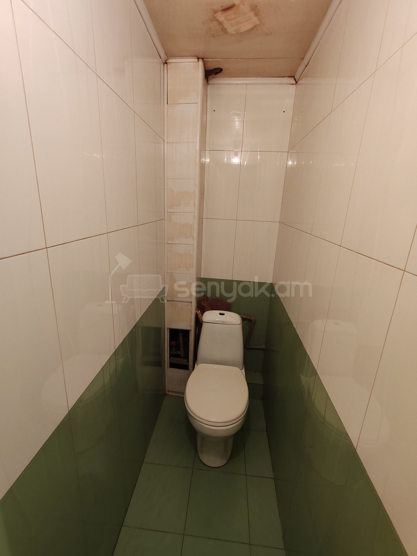 2 Սենյականոց Բնակարան Քարե Շենքում, 60քմ, 1/5 հարկ, Նորմալ Վիճակում, Մասամբ Կահավորված