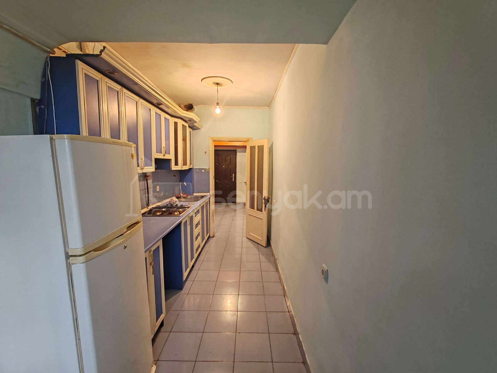 2 Սենյականոց Բնակարան Քարե Շենքում, 60քմ, 1/5 հարկ, Նորմալ Վիճակում, Մասամբ Կահավորված