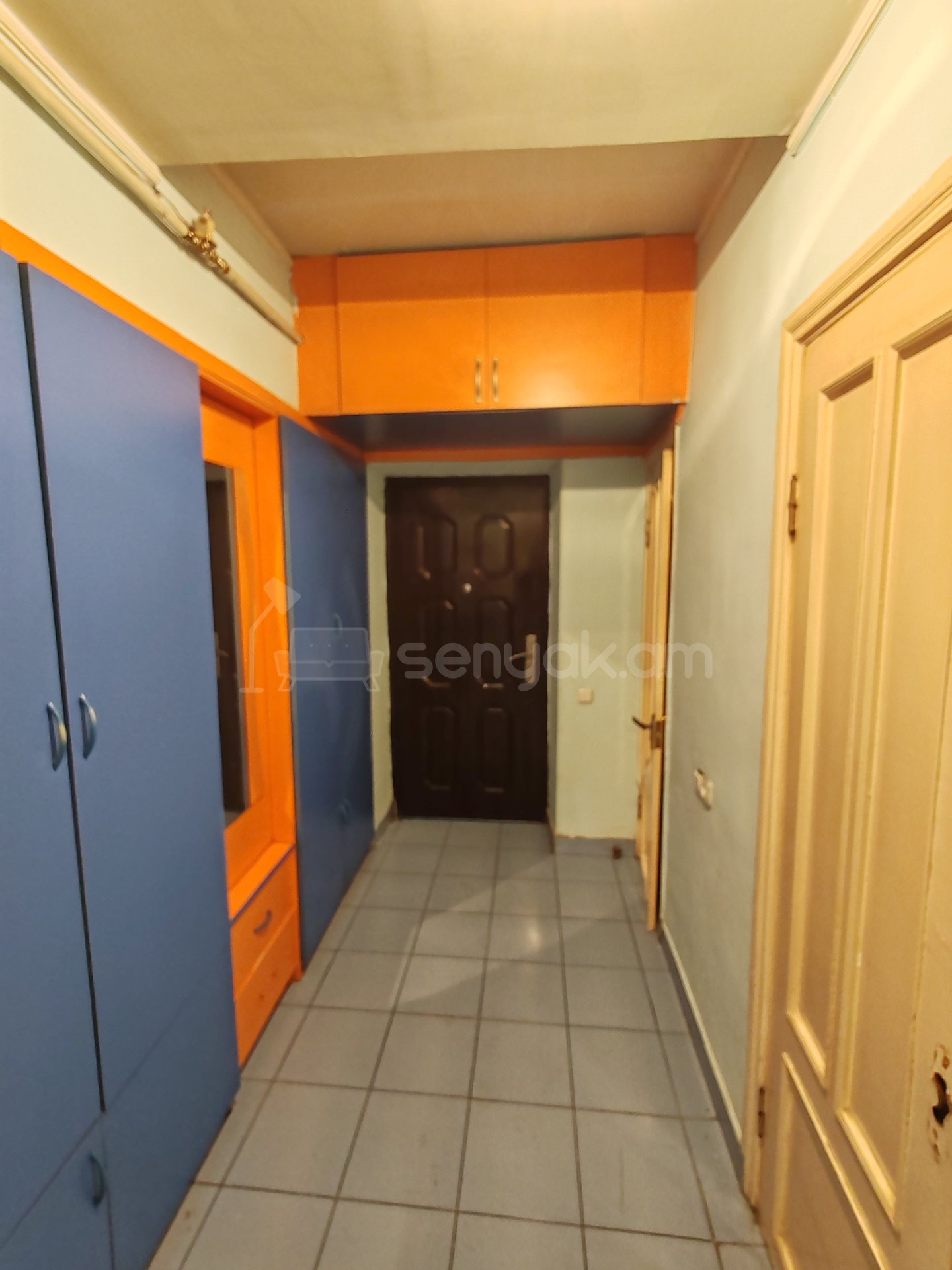 2 Սենյականոց Բնակարան Քարե Շենքում, 60քմ, 1/5 հարկ, Նորմալ Վիճակում, Մասամբ Կահավորված