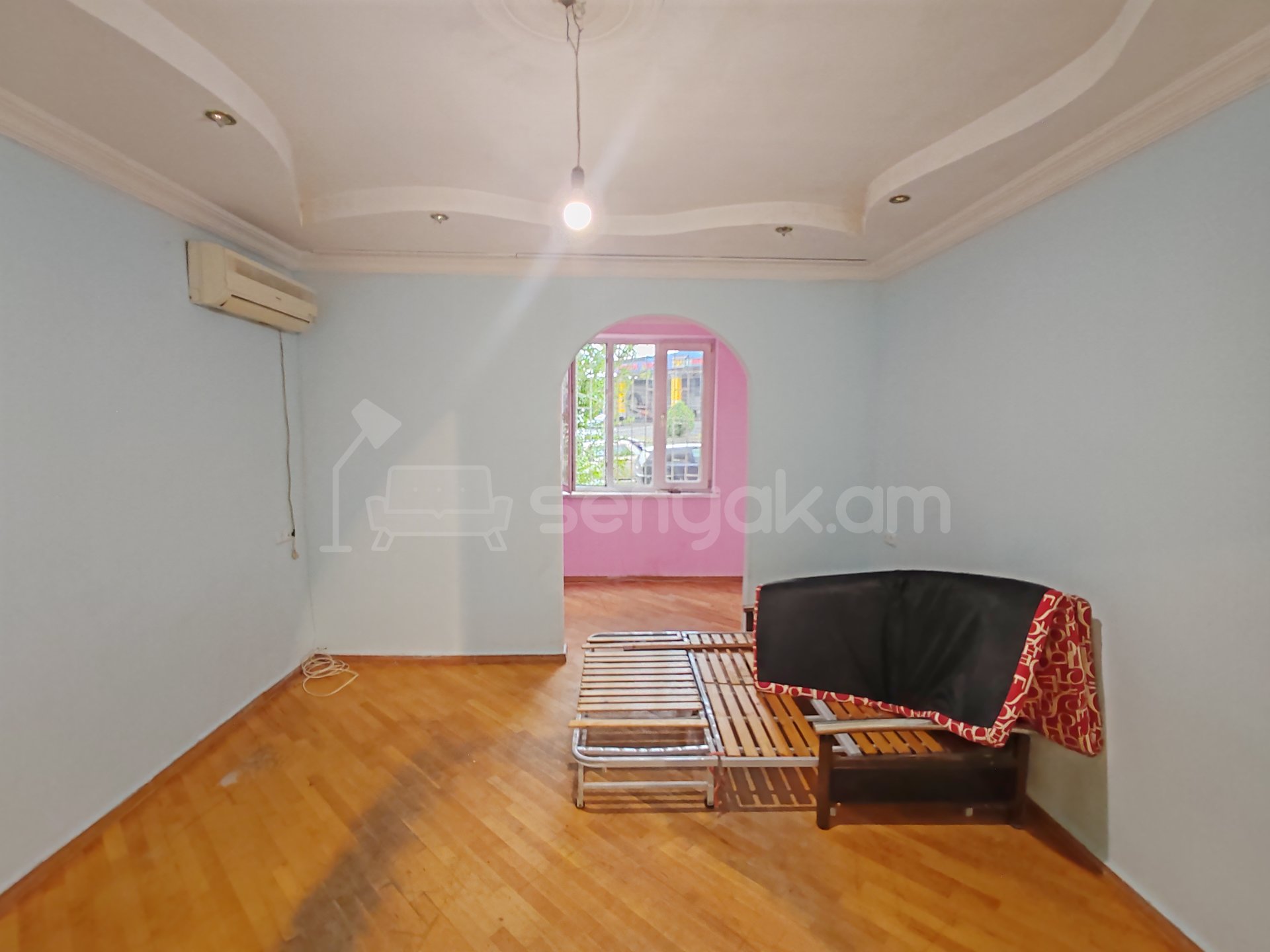 2 Սենյականոց Բնակարան Քարե Շենքում, 60քմ, 1/5 հարկ, Նորմալ Վիճակում, Մասամբ Կահավորված