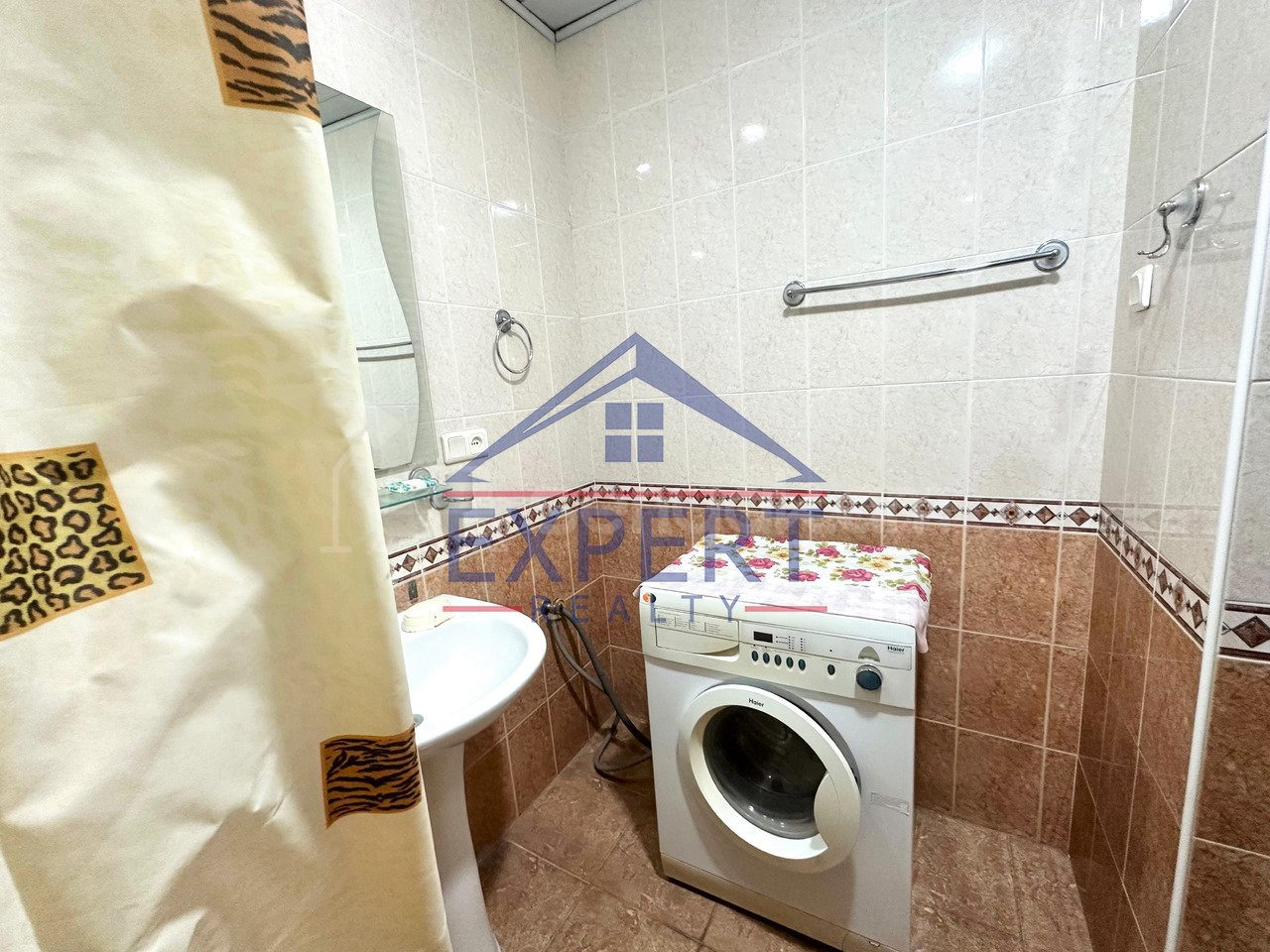 3 Սենյականոց Բնակարան Քարե Շենքում, 100քմ, 3/5 հարկ, Նորմալ Վիճակում, Կահավորված, Արևկող