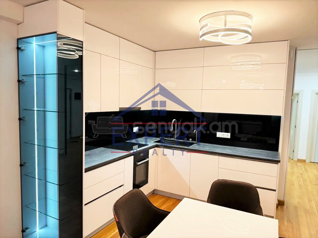 3 Սենյականոց Բնակարան, 81քմ, 8/9 հարկ, Կապիտալ Վերանորոգված, Կահավորված, Արևկող