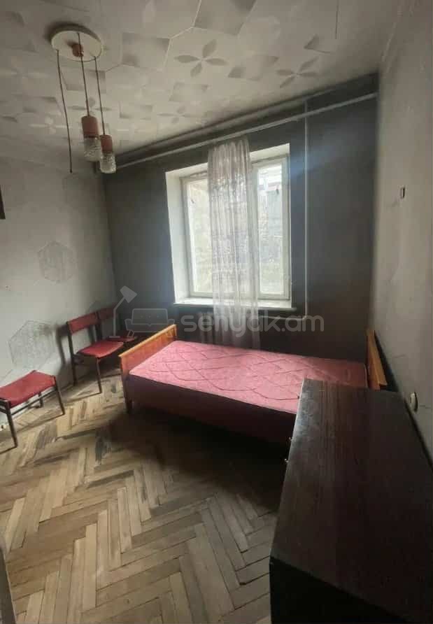 3 Սենյականոց Բնակարան Քարե Շենքում, 85քմ, 3/5 հարկ, Պետական Վիճակում