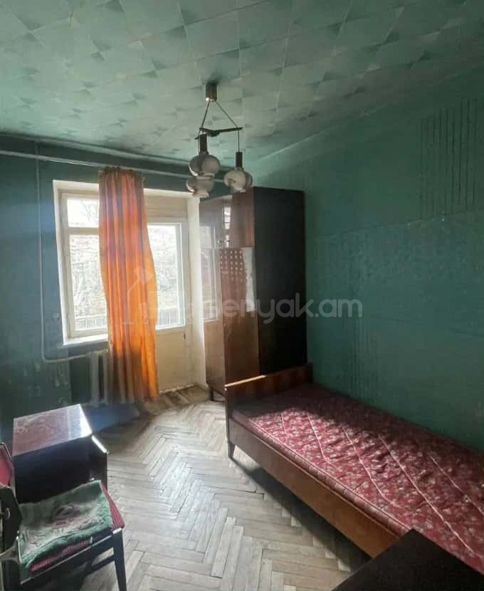 3 Սենյականոց Բնակարան Քարե Շենքում, 85քմ, 3/5 հարկ, Պետական Վիճակում