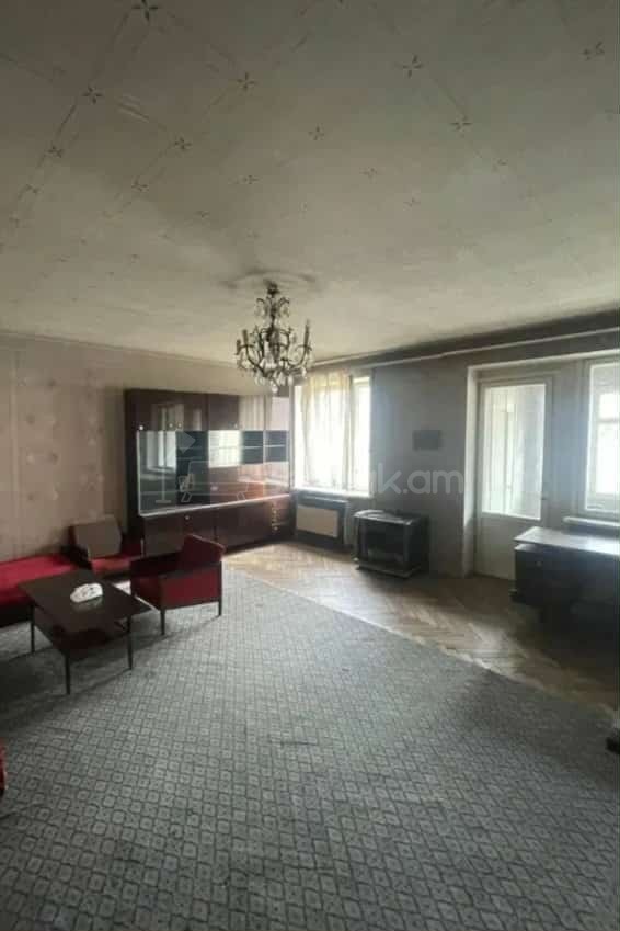 3 Սենյականոց Բնակարան Քարե Շենքում, 85քմ, 3/5 հարկ, Պետական Վիճակում