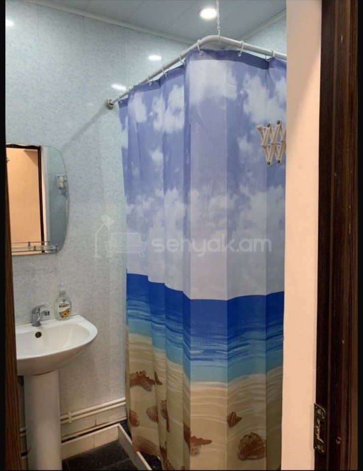 2 Սենյականոց Բնակարան Քարե Շենքում, 64քմ, 5/5 հարկ, Կապիտալ Վերանորոգված