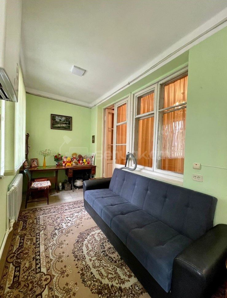 2 Սենյականոց Բնակարան Քարե Շենքում, 64քմ, 5/5 հարկ, Կապիտալ Վերանորոգված