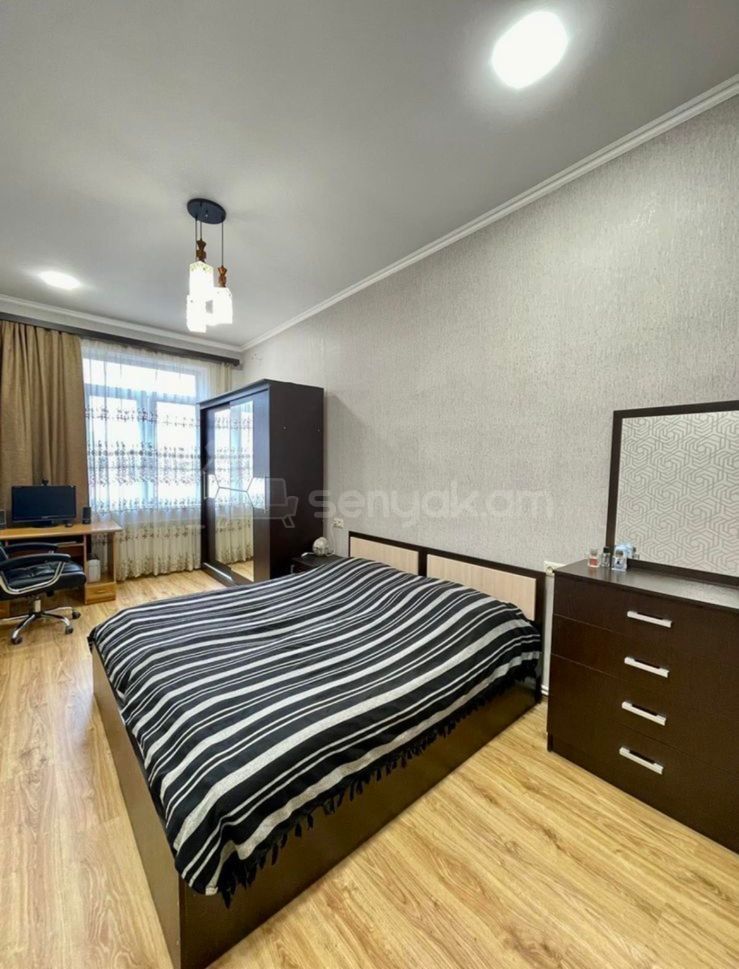 2 Սենյականոց Բնակարան Քարե Շենքում, 64քմ, 5/5 հարկ, Կապիտալ Վերանորոգված