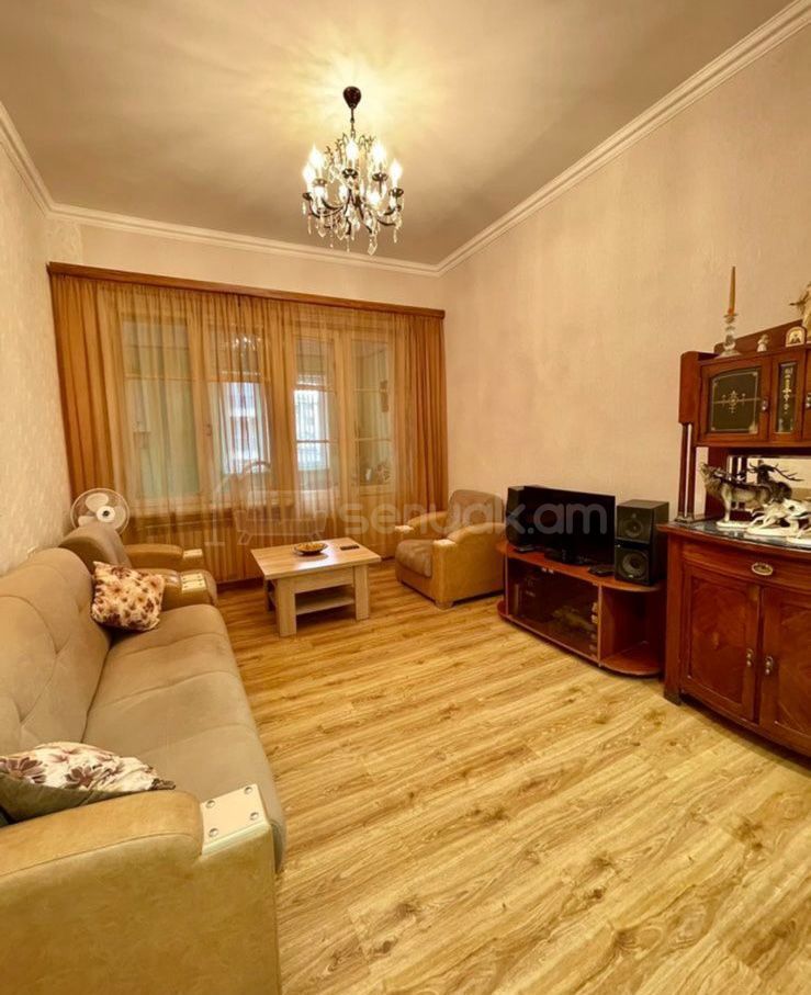 2 Սենյականոց Բնակարան Քարե Շենքում, 64քմ, 5/5 հարկ, Կապիտալ Վերանորոգված