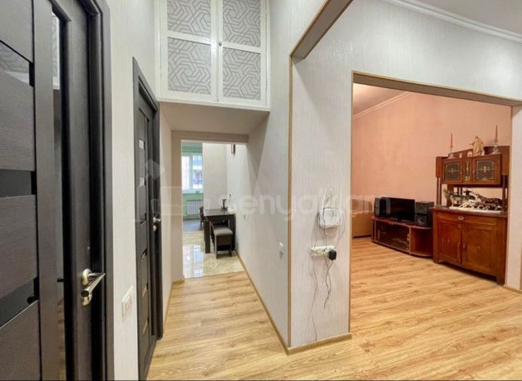 2 Սենյականոց Բնակարան Քարե Շենքում, 64քմ, 5/5 հարկ, Կապիտալ Վերանորոգված