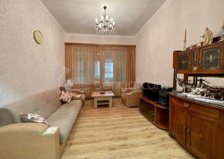 2 Սենյականոց Բնակարան Քարե Շենքում, 64քմ, 5/5 հարկ, Կապիտալ Վերանորոգված