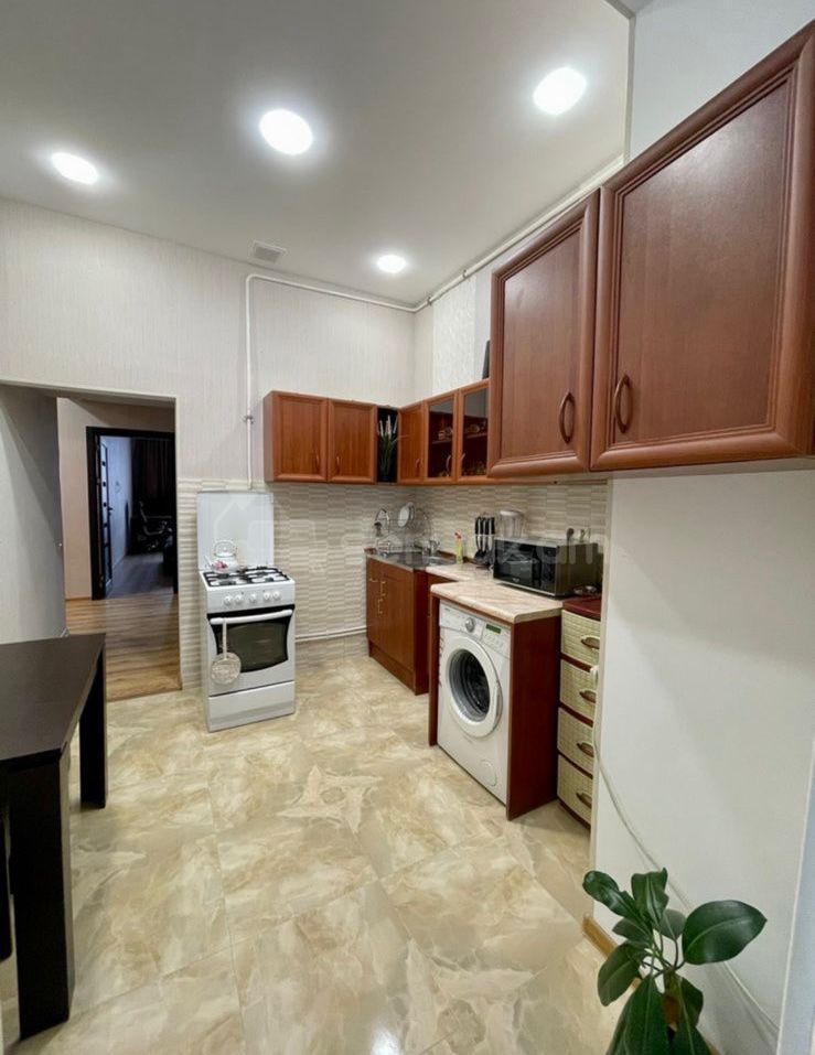 2 Սենյականոց Բնակարան Քարե Շենքում, 64քմ, 5/5 հարկ, Կապիտալ Վերանորոգված