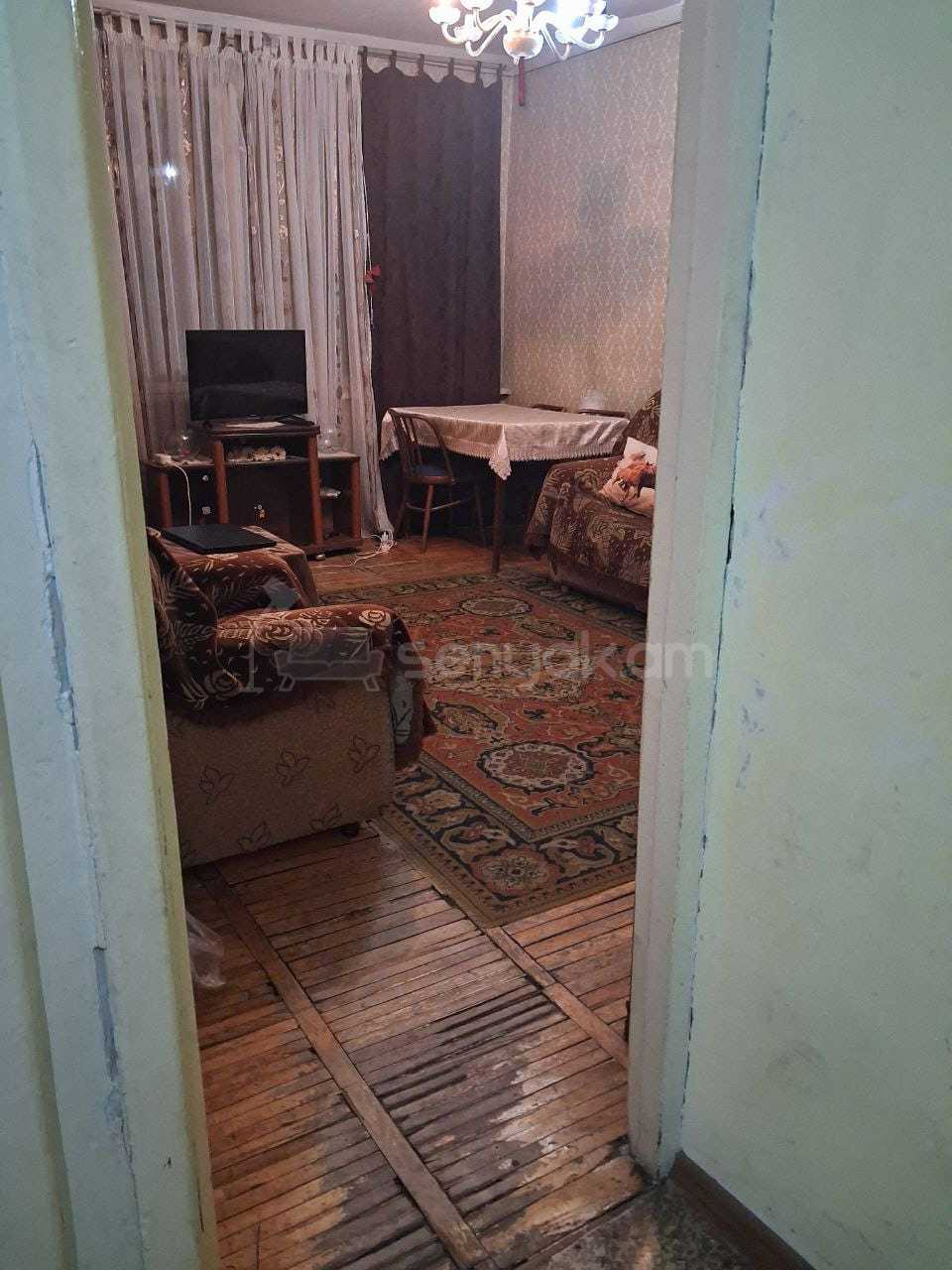 3 Սենյականոց Բնակարան Քարե Շենքում, 75քմ, 2/5 հարկ, Պետական Վիճակում