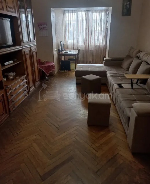 3 Սենյականոց Բնակարան Քարե Շենքում, 120քմ, 5/5 հարկ, Նորմալ Վիճակում