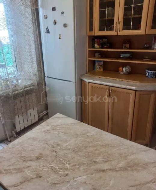 3 Սենյականոց Բնակարան Քարե Շենքում, 120քմ, 5/5 հարկ, Նորմալ Վիճակում