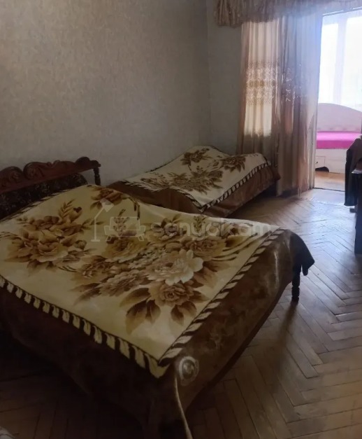 3 Սենյականոց Բնակարան Քարե Շենքում, 120քմ, 5/5 հարկ, Նորմալ Վիճակում