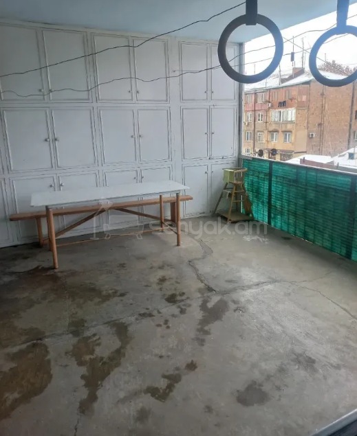 3 Սենյականոց Բնակարան Քարե Շենքում, 120քմ, 5/5 հարկ, Նորմալ Վիճակում