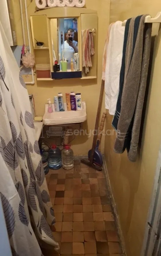 1 Սենյականոց Բնակարան Քարե Շենքում, 47քմ, 3/5 հարկ, Պետական Վիճակում