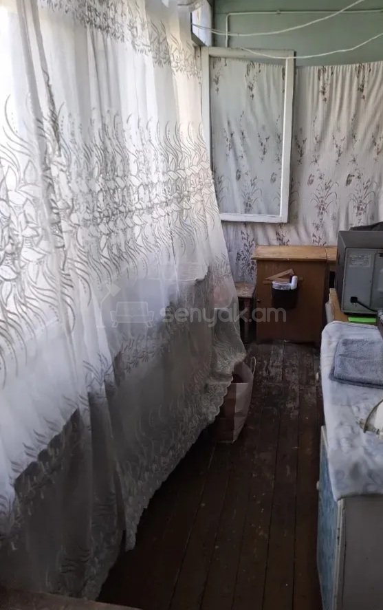 1 Սենյականոց Բնակարան Քարե Շենքում, 47քմ, 3/5 հարկ, Պետական Վիճակում