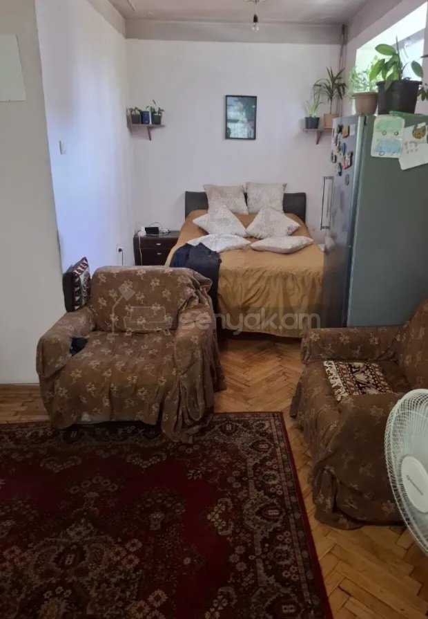 1 Սենյականոց Բնակարան Քարե Շենքում, 47քմ, 3/5 հարկ, Պետական Վիճակում