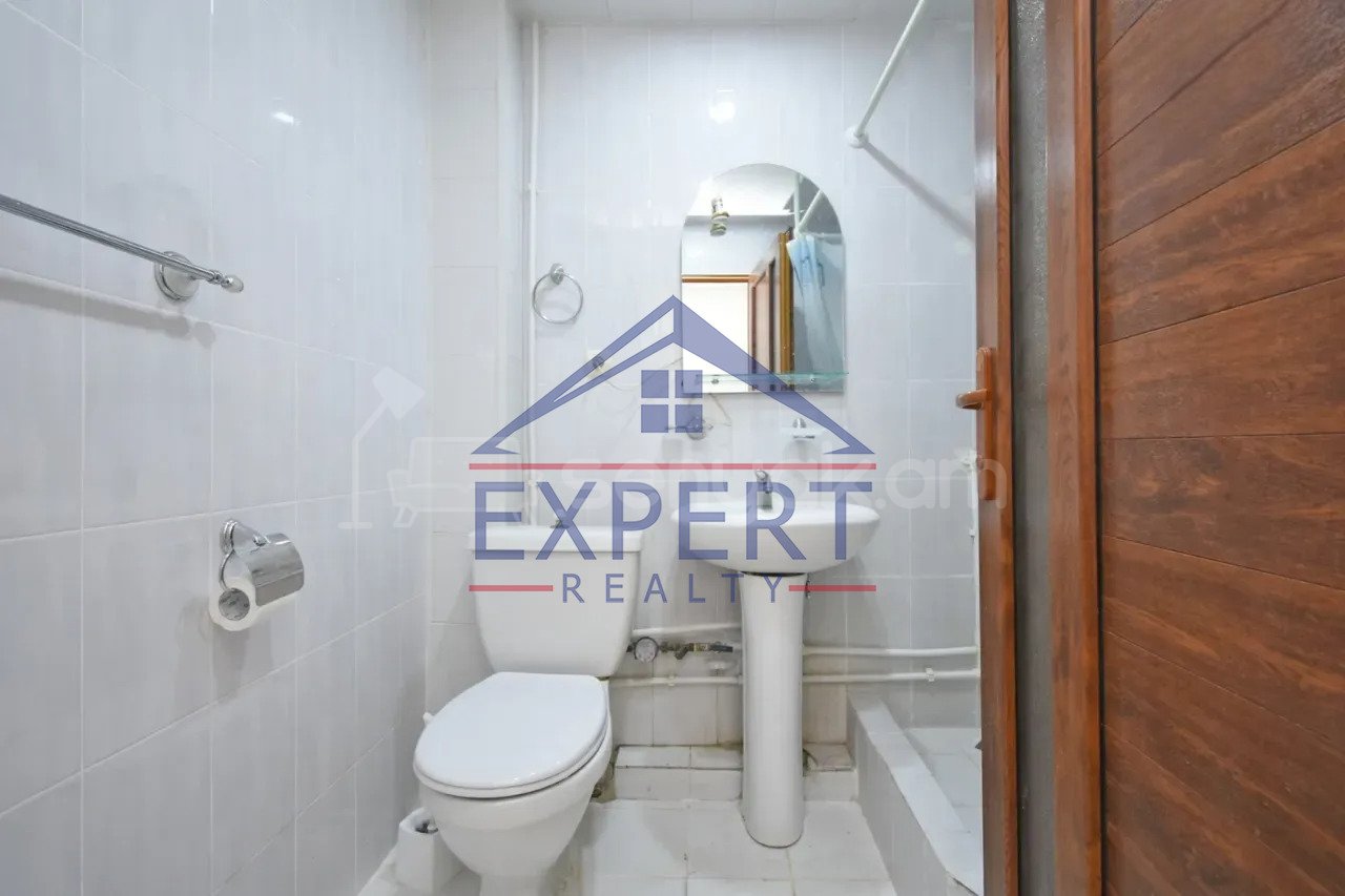 3 Սենյականոց Բնակարան Քարե Շենքում, 100քմ, 3/5 հարկ, Կապիտալ Վերանորոգված, Կահավորված, Արևկող