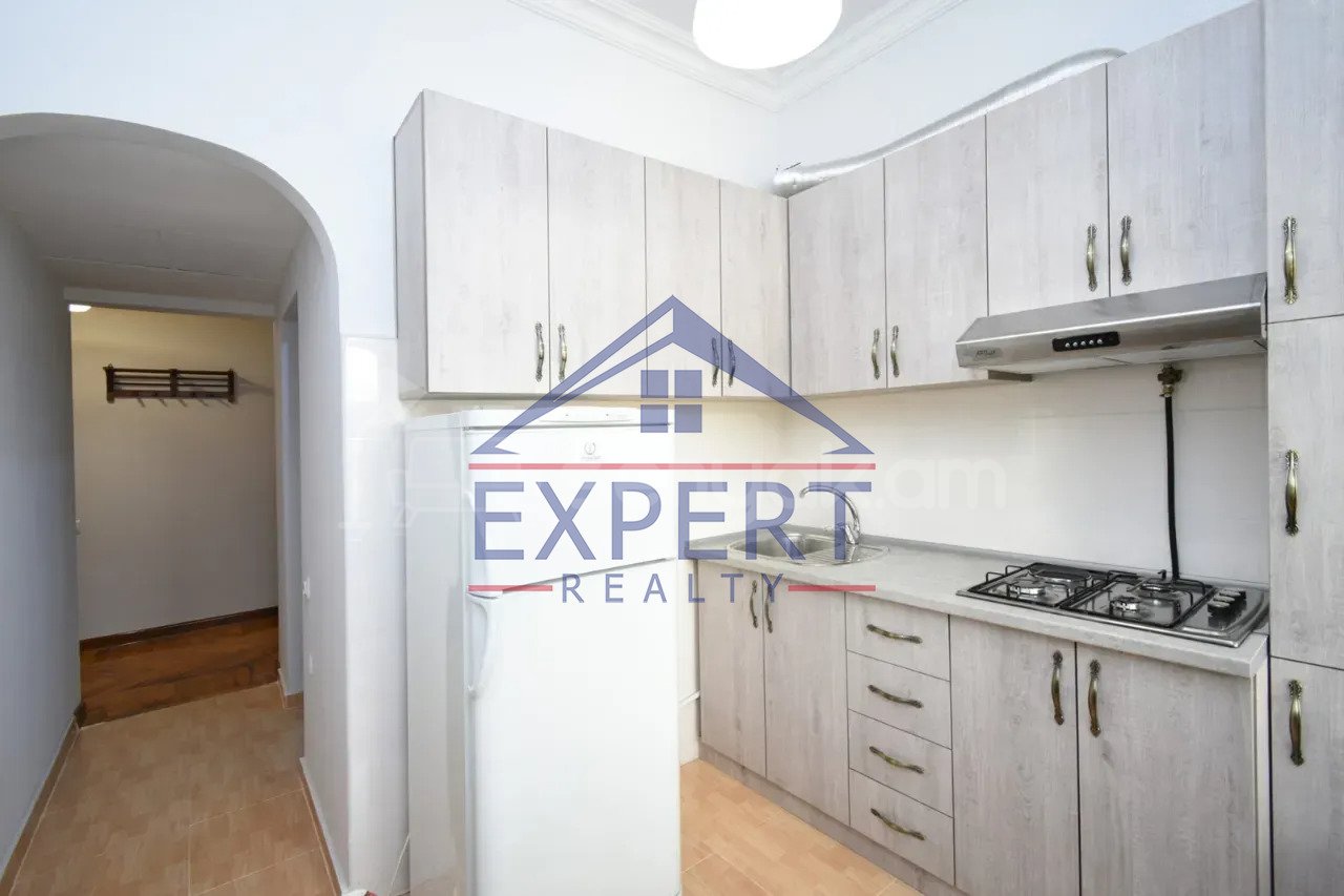 3 Սենյականոց Բնակարան Քարե Շենքում, 100քմ, 3/5 հարկ, Կապիտալ Վերանորոգված, Կահավորված, Արևկող