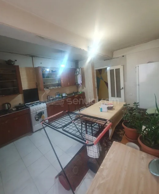 3 Սենյականոց Բնակարան, 94քմ, 6/9 հարկ, Նորմալ Վիճակում