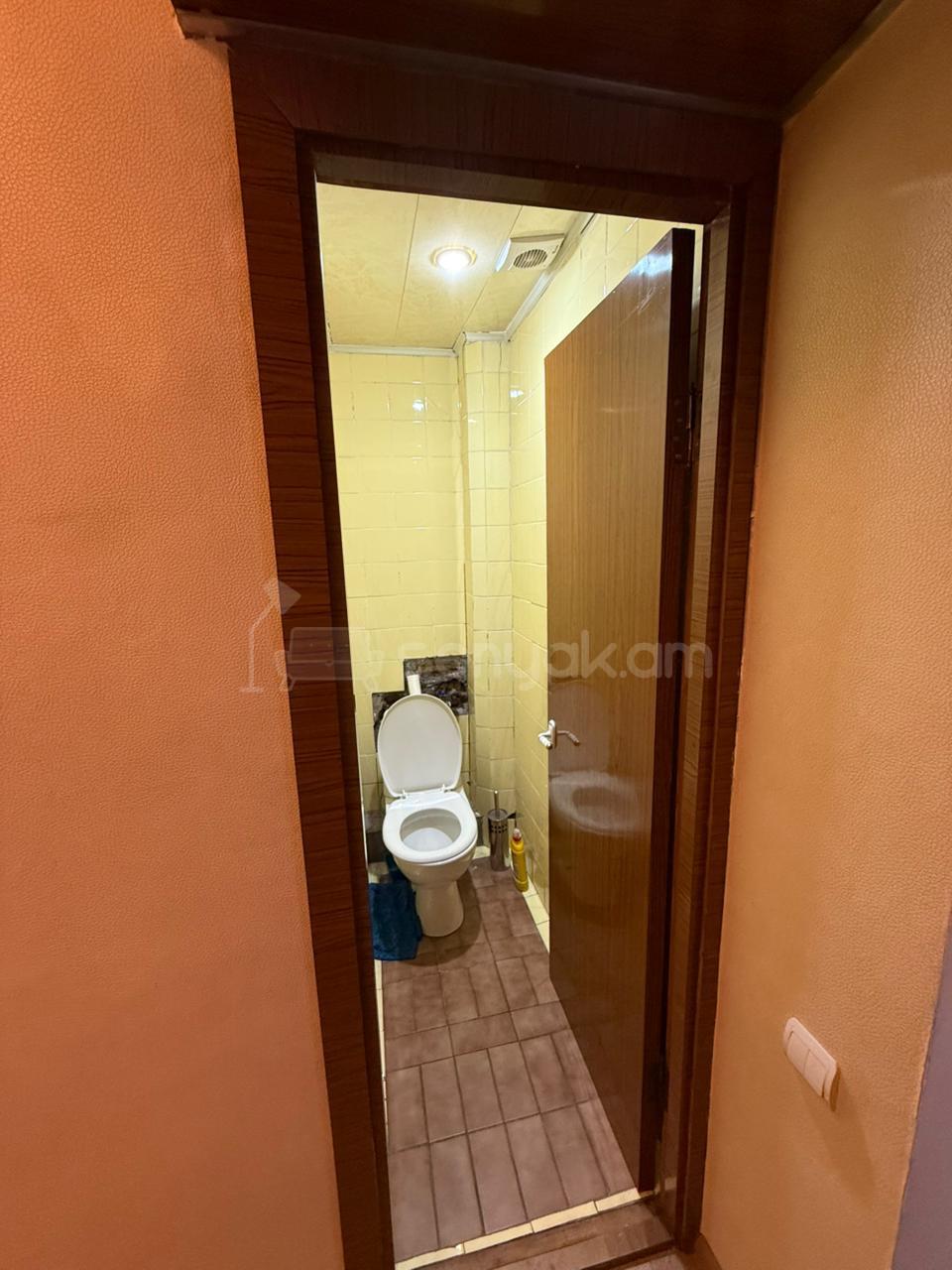 3 Սենյականոց Բնակարան Քարե Շենքում, 77քմ, 4/5 հարկ, Նորմալ Վիճակում