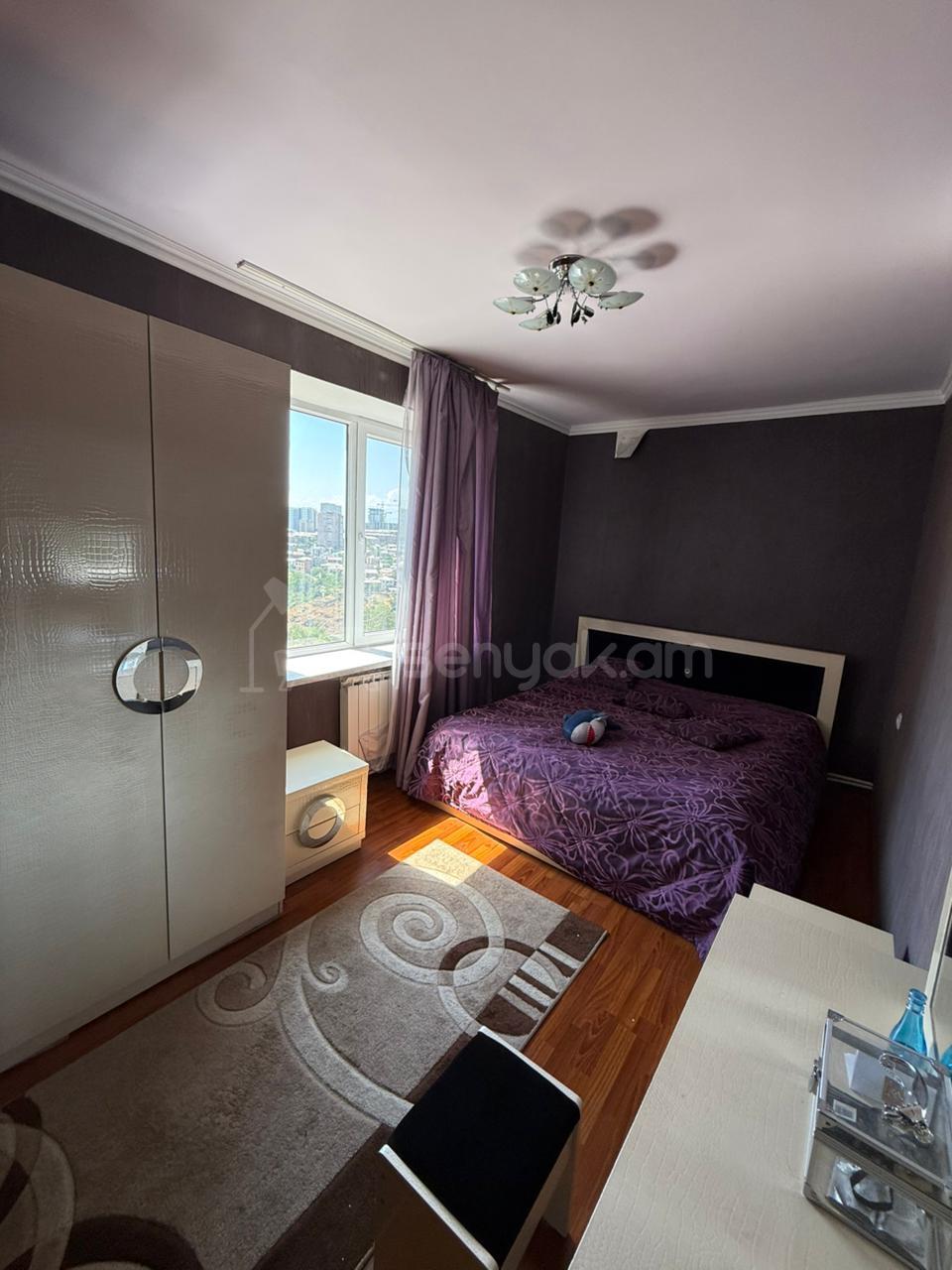 3 Սենյականոց Բնակարան Քարե Շենքում, 77քմ, 4/5 հարկ, Նորմալ Վիճակում