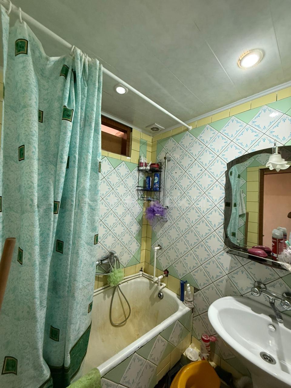 3 Սենյականոց Բնակարան Քարե Շենքում, 77քմ, 4/5 հարկ, Նորմալ Վիճակում